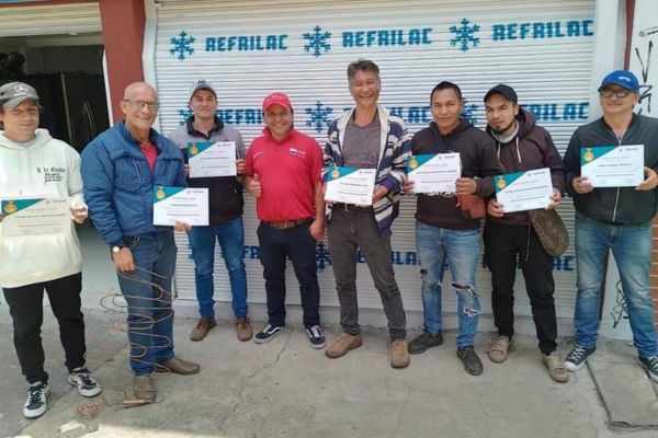 alumnos-certificados-del-curso-presencial-de-refrigeracion-en-bogota foto 1 Curso presencial lavadoras bogota oficial